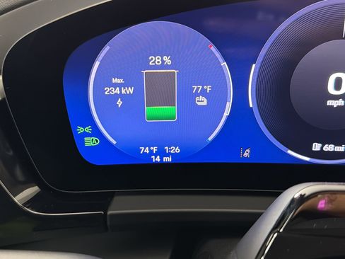 Used 2026 Porsche Macan Electric RWD image 20