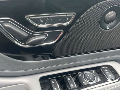 Used 2020 Lincoln Aviator Reserve AWD/4WD image 3