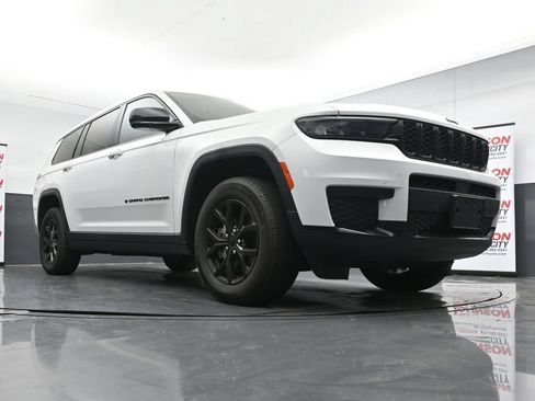Used 2024 Jeep Grand Cherokee L Laredo AWD/4WD image 18