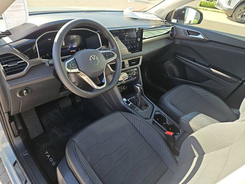 New 2026 Volkswagen Taos SE image 10