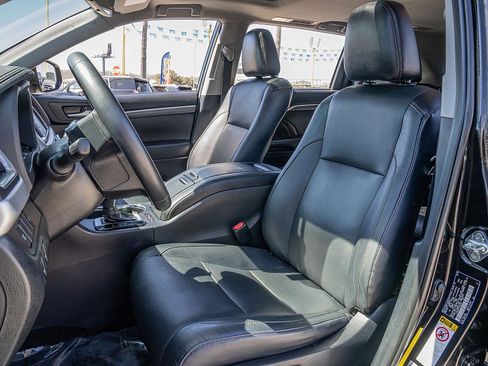 Used 2019 Toyota Highlander Limited image 13