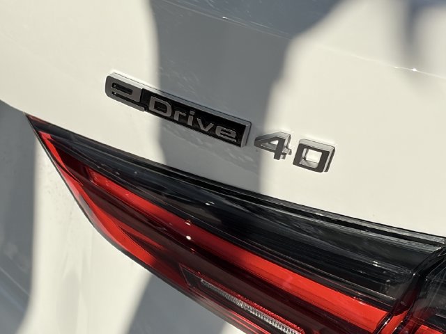 Used 2025 BMW i4 eDrive40 w/ Premium Package RWD image 7