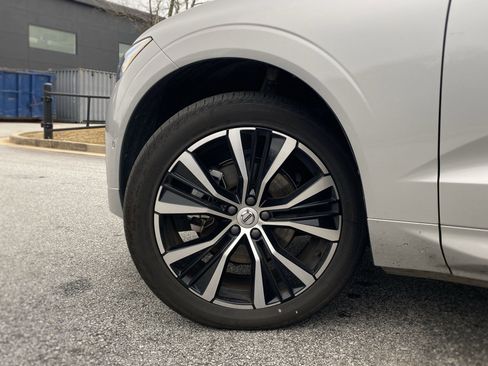 Used 2025 Volvo XC60 B5 Plus image 17