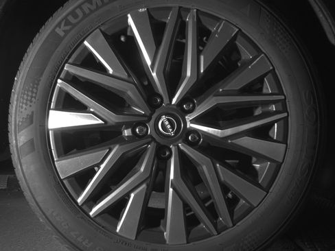 Used 2025 Nissan Altima 2.5 SV FWD image 15