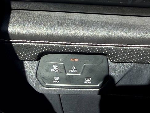 Used 2025 Volkswagen Atlas SEL AWD/4WD image 21