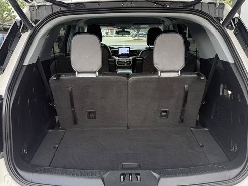 Used 2021 Ford Explorer XLT w/ Equipment Group 202A AWD/4WD image 33