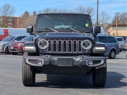 Used 2025 Jeep Wrangler Unlimited Sahara w/ Safety Group AWD/4WD image 2