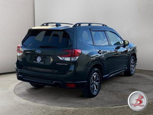 Used 2023 Subaru Forester Premium AWD/4WD image 7
