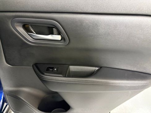 Used 2024 Nissan Rogue SV FWD image 12