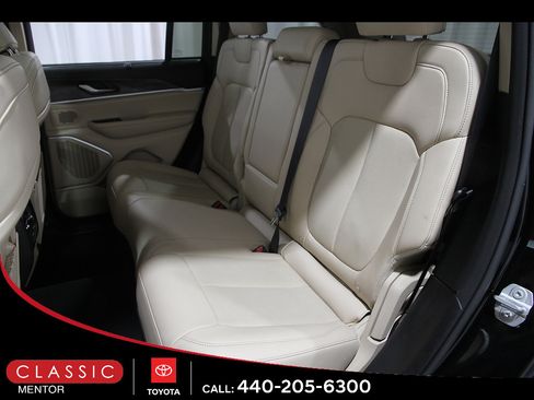 Used 2022 Jeep Grand Cherokee Limited w/ Luxury Tech Group II AWD/4WD image 22