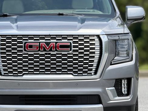 Used 2021 GMC Yukon XL Denali w/ Denali Ultimate Package AWD/4WD image 19