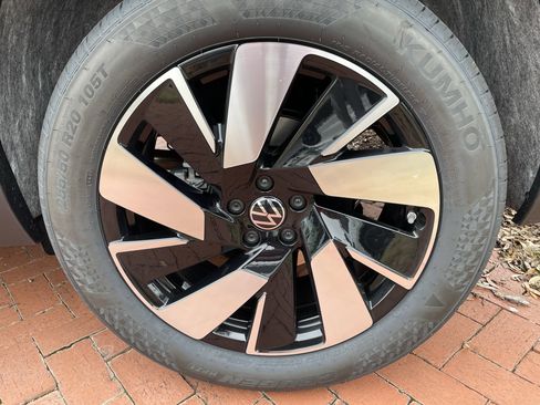 New 2026 Volkswagen Atlas Cross Sport SEL AWD/4WD image 8