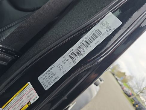 Used 2018 Jeep Wrangler Unlimited Sahara w/ Dual Top Group image 33