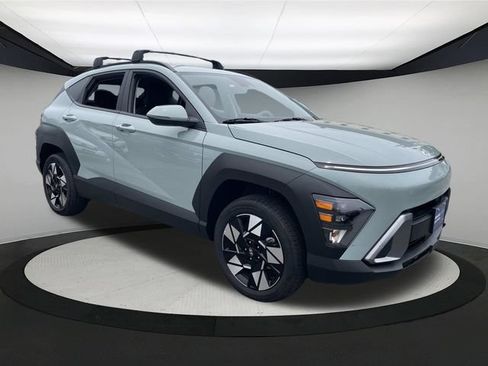 Certified 2025 Hyundai Kona SEL AWD/4WD image 2