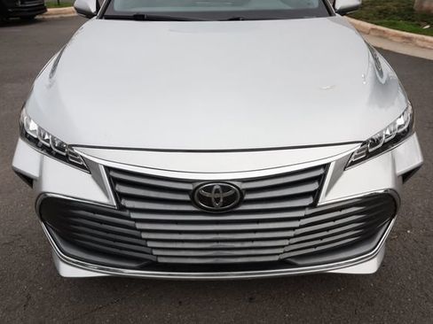 Used 2020 Toyota Avalon XLE w/ Moonroof Package FWD image 17