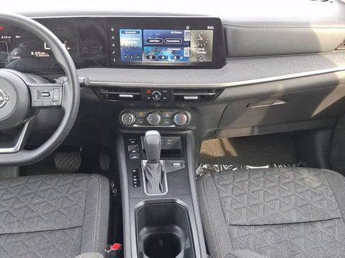 Used 2025 Nissan Kicks SV FWD image 3