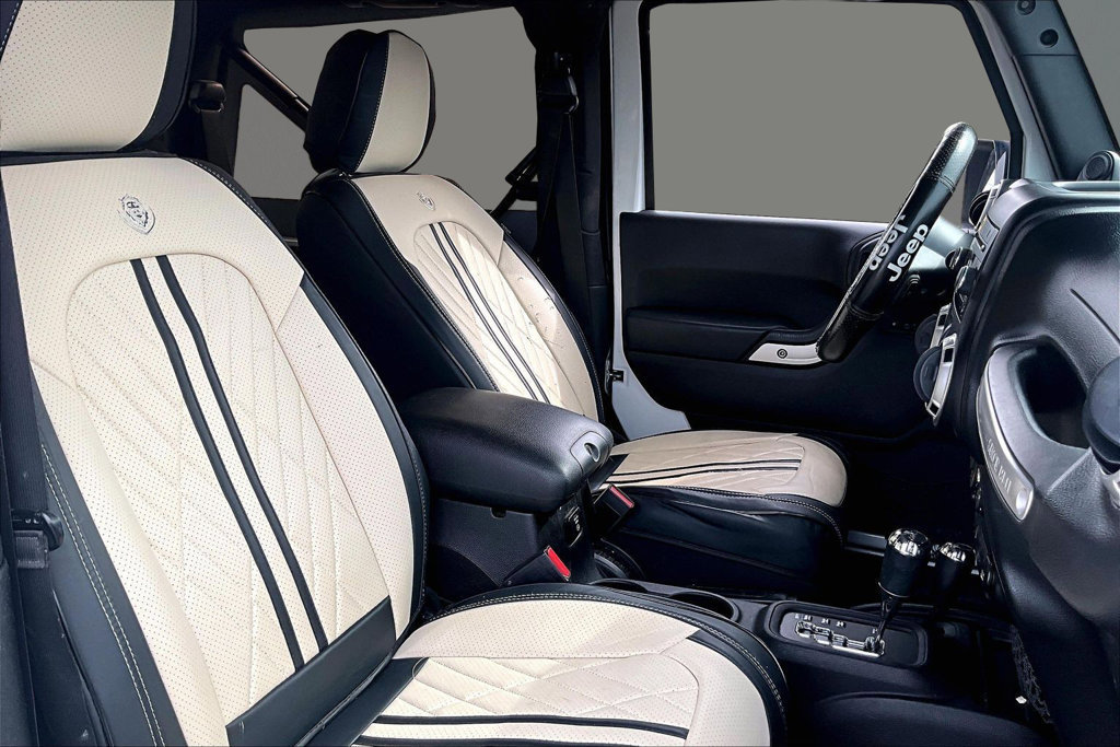 Used 2012 Jeep Wrangler Sahara AWD/4WD image 7