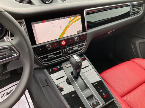 Used 2025 Porsche Macan AWD/4WD image 13