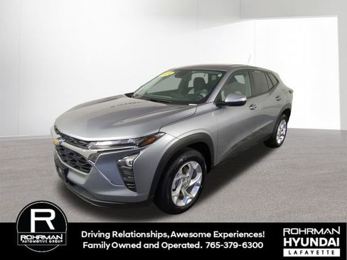 Used 2024 Chevrolet Trax LS w/ LS Convenience Package image 10