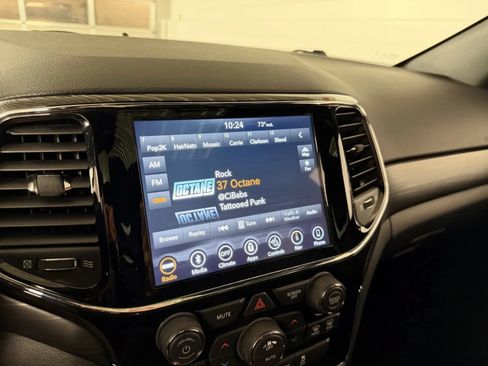 Used 2019 Jeep Grand Cherokee Altitude AWD/4WD image 20