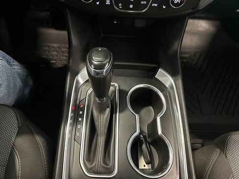 Used 2018 Chevrolet Traverse LT image 25