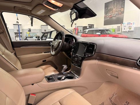 Used 2021 Jeep Grand Cherokee Overland AWD/4WD image 29