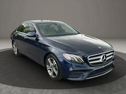 Used 2017 Mercedes-Benz E 300 4MATIC image 7