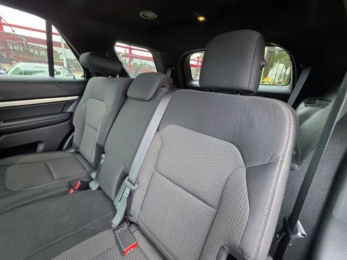 Used 2019 Ford Explorer XLT image 28
