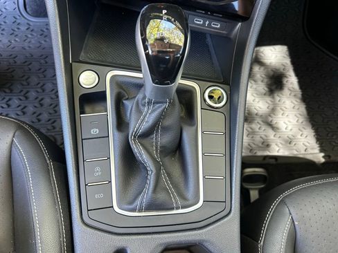 Certified 2024 Volkswagen Jetta SE w/ Panoramic Sunroof Package image 37