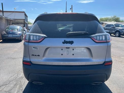 Used 2019 Jeep Cherokee Latitude Plus AWD/4WD image 4