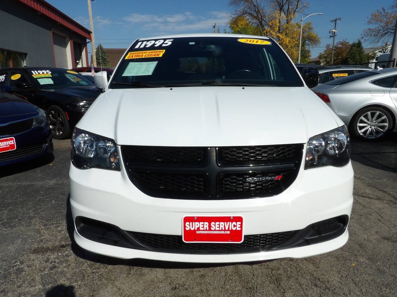 Used 2017 Dodge Grand Caravan SE FWD image 2