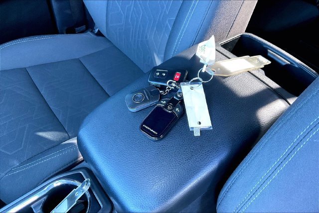 Used 2019 Toyota Tacoma TRD Sport w/ Technology Package AWD/4WD image 10