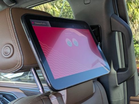 Used 2024 Chevrolet Suburban High Country image 17