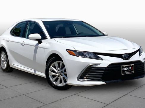 Used 2023 Toyota Camry LE w/ Convenience Package FWD image 3