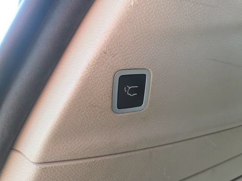 Used 2018 Chrysler Pacifica Limited w/ Advanced Safetytec Group FWD image 14