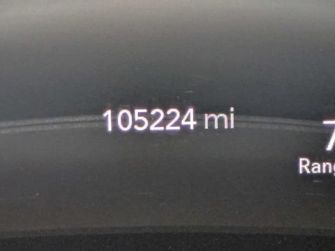 Used 2023 Chrysler Pacifica Touring-L FWD image 29