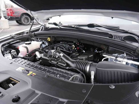 Certified 2024 Jeep Grand Cherokee L Laredo image 12