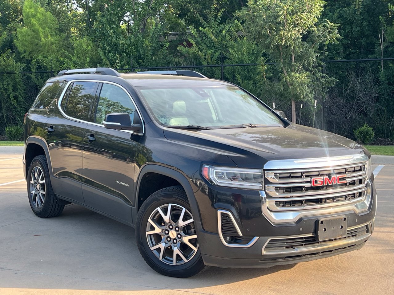 Used 2023 GMC Acadia SLT AWD/4WD image 1