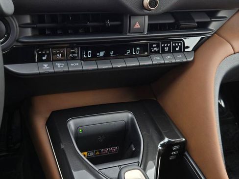 Certified 2026 Toyota Crown Signia AWD/4WD image 17