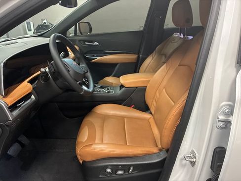 Used 2024 Cadillac XT4 Premium Luxury w/ Active Safety Package FWD image 9