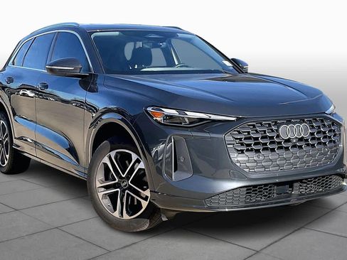 Used 2025 Audi Q5 Premium w/ Convenience Package image 2