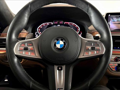 Used 2021 BMW 750i xDrive w/ Executive Package AWD/4WD image 18
