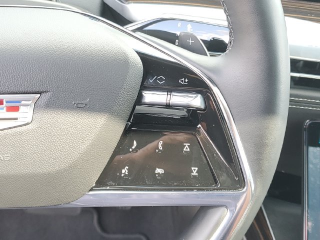 Used 2025 Cadillac Escalade ESV Premium Luxury AWD/4WD image 16