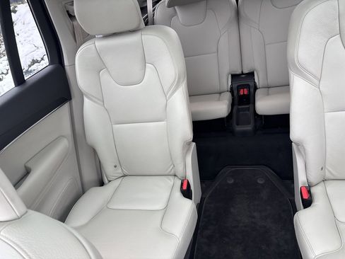 Used 2020 Volvo XC90 T6 Momentum w/ Protection Package Premier image 36