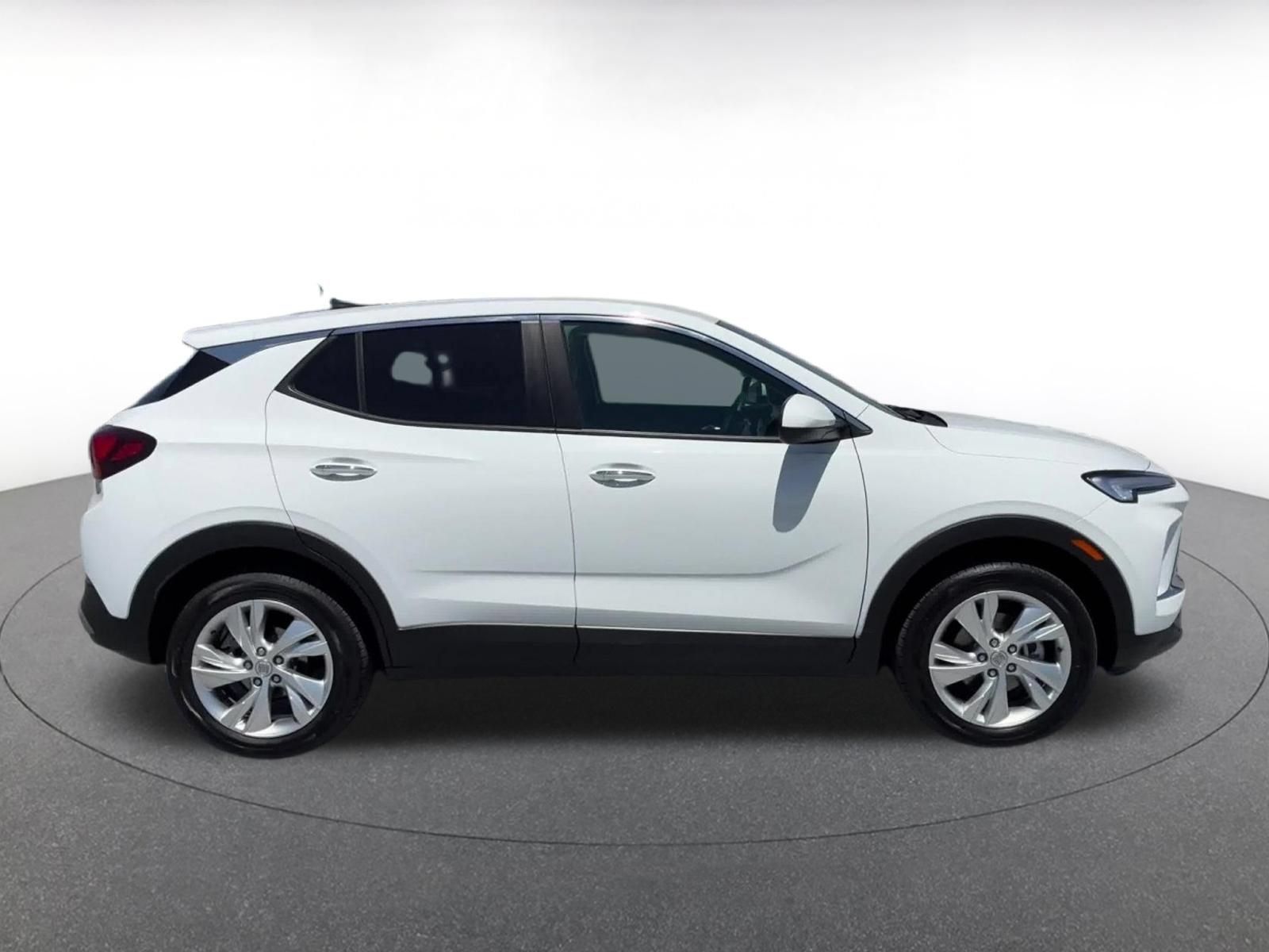 Used 2025 Buick Encore GX Preferred AWD/4WD image 15