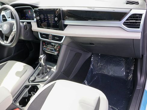 New 2025 Volkswagen Taos SE image 33