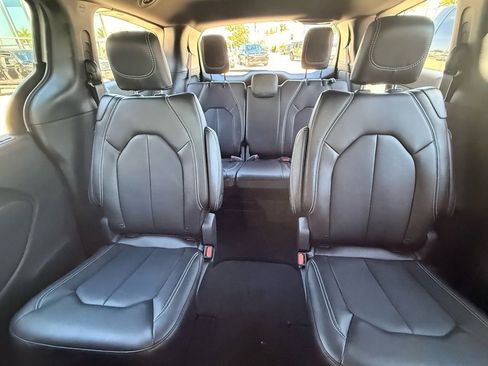 New 2026 Chrysler Pacifica Select FWD image 23