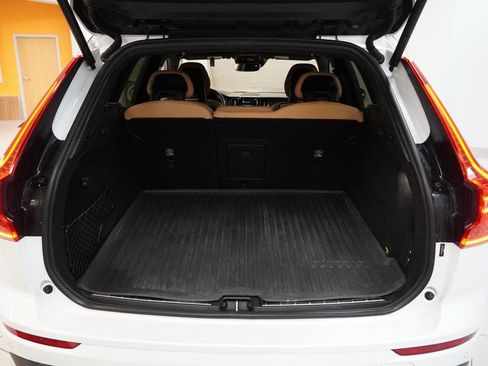 Used 2019 Volvo XC60 T5 Momentum w/ Multimedia Package image 14