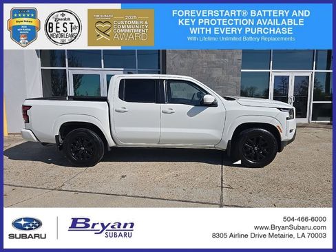 Used 2022 Nissan Frontier SV image 1