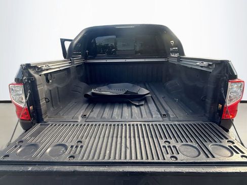 Used 2017 Nissan Titan SL image 28